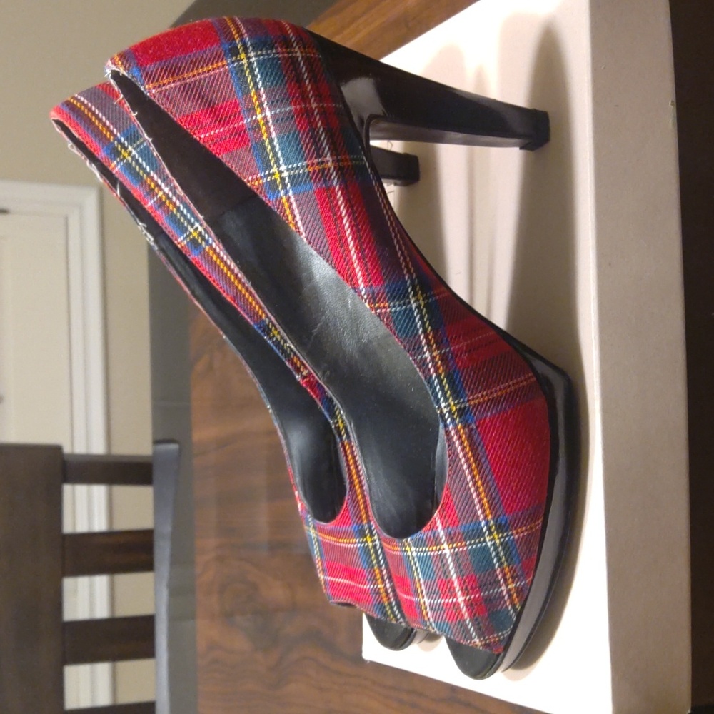 Bandolino Peep-tow Plaid Heels sz 10